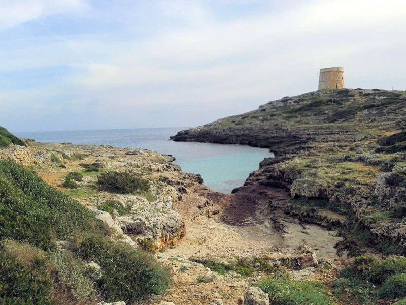 ▷ SANT LLUÍS » Qué ver y hacer. Poblado de origen francés Caló Roig