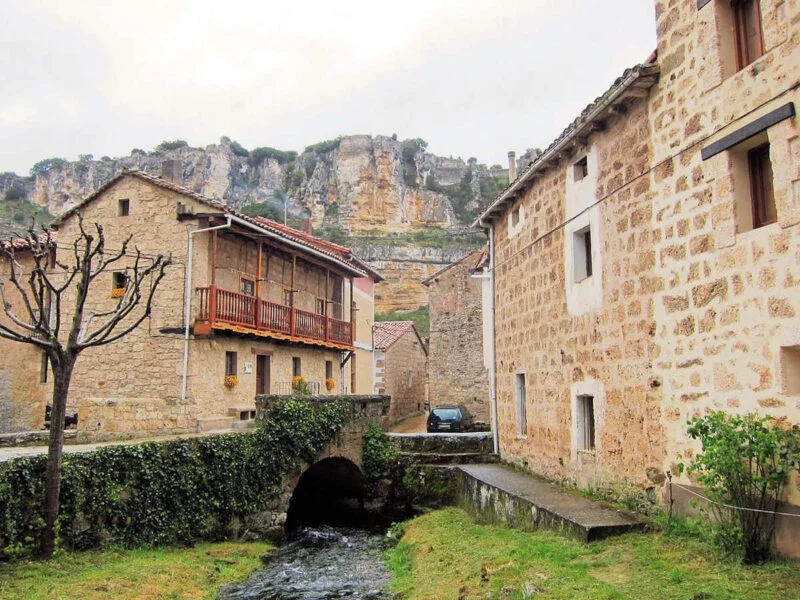 ▷ ORBANEJA DEL CASTILLO » Descubre qué ver y qué hacer Casas en orbaneja del Castillo