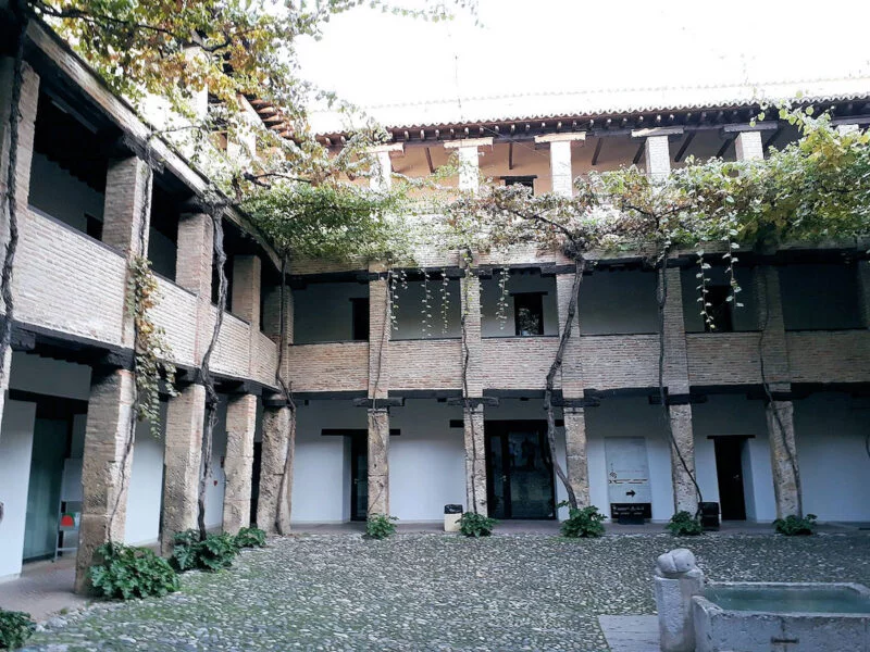 ▷ 21 Mejores Lugares QUE VER EN GRANADA Corral del Carbón