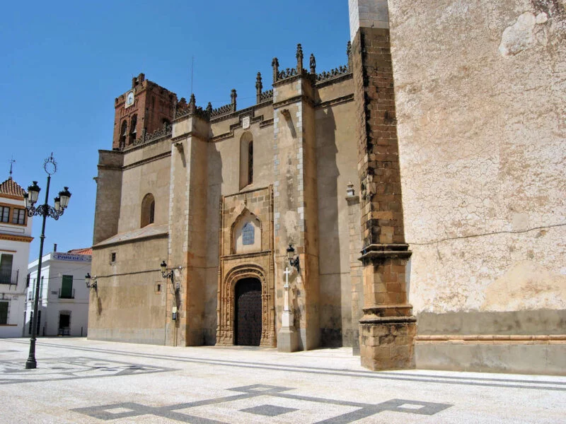 ▷ FUENTE DEL MAESTRE » Qué ver y hacer en este destino Iglesia de Nuestra Señora de la Candelaria en Fuente del Maestre