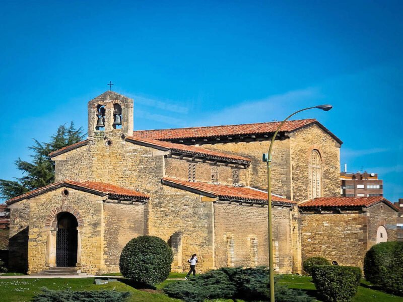 Iglesia de San Julián de los Prados Oviedo