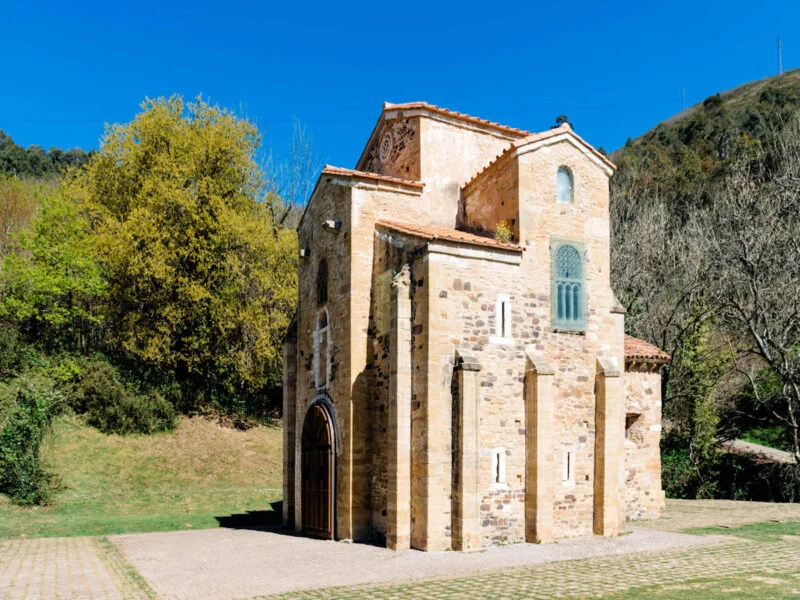 ▷ 13 Mejores Lugares QUE VER EN OVIEDO Iglesia de San Miguel de Lillo