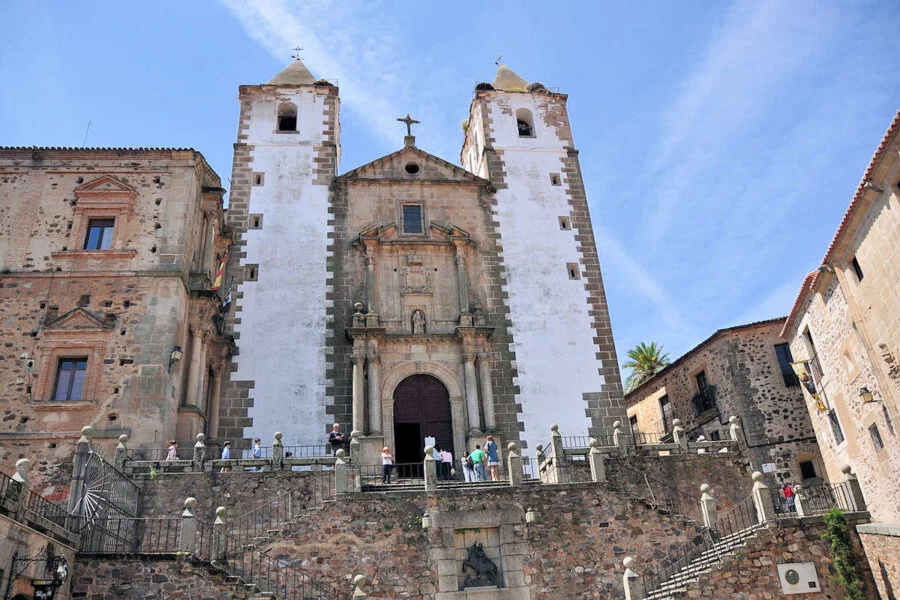 ▷ 15 Mejores Lugares QUE VER EN CÁCERES Iglesia de la Preciosa Sangre