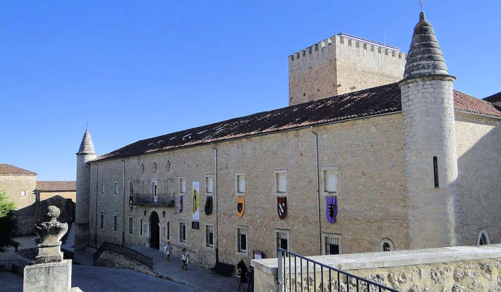 ▷ CALERUEGA » Qué ver y hacer. Pueblo de encanto e historia Iglesia en Caleruega
