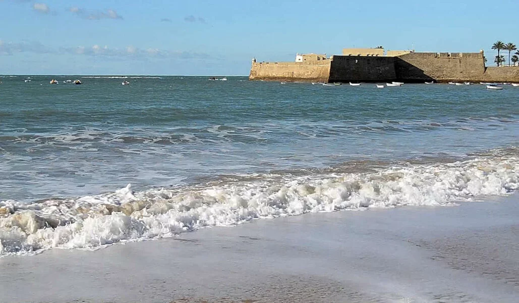 ▷ LAS 15 MEJORES PLAYAS DE CÁDIZ + MAPA La Caleta en Cádiz