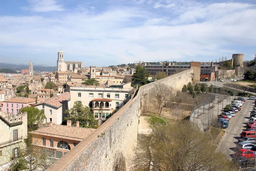 ▷ CADAQUÉS » Qué ver y Hacer en este pueblo costero Murallas de Girona