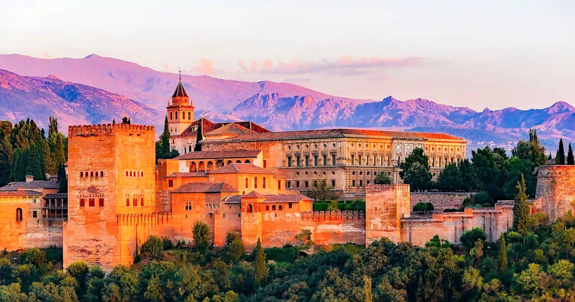 ▷ 21 Mejores Lugares QUE VER EN GRANADA Palacio de Carlos V
