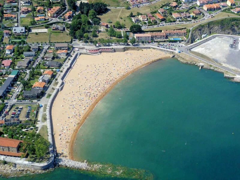 ▷ 13 Mejores Lugares QUE VER EN OVIEDO Playa Luanco en Asturias