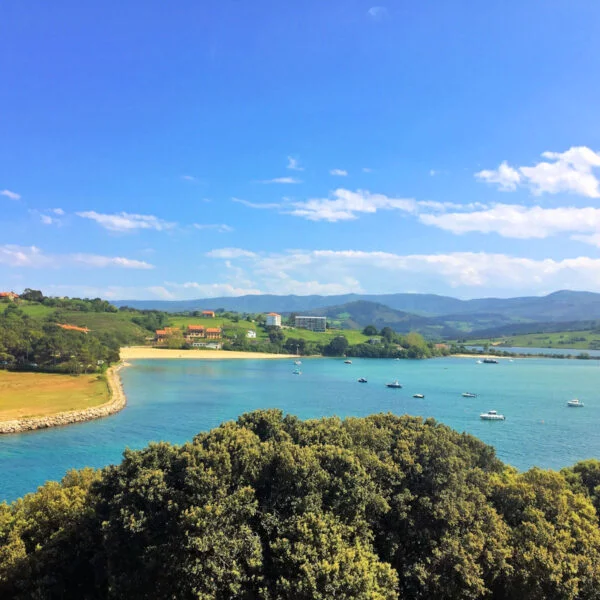 ▷ LAS 19 MEJORES PLAYAS DE CANTABRIA + MAPA Playa de San Vicente de la Barquera