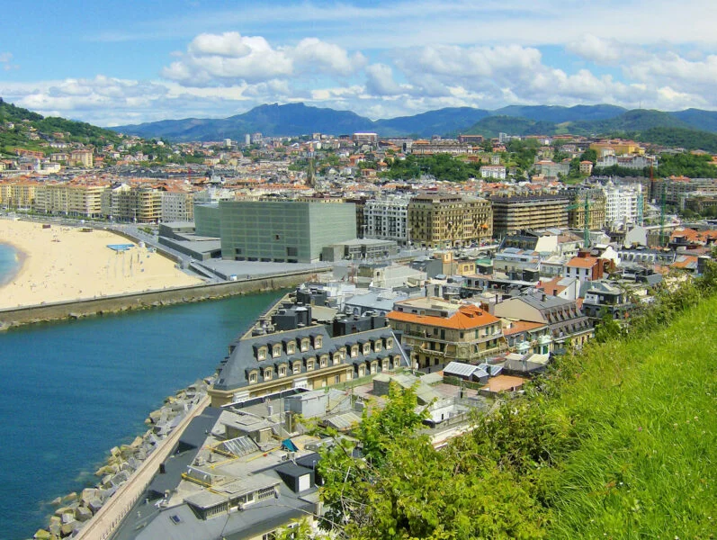 ▷ SAN SEBASTIÁN » Qué ver y hacer. 20 lugares imprescindibles Playa la Zurriola