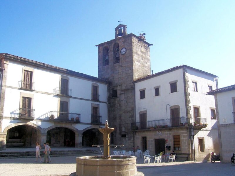 Plaza Mayor de San Martín de Trevejo