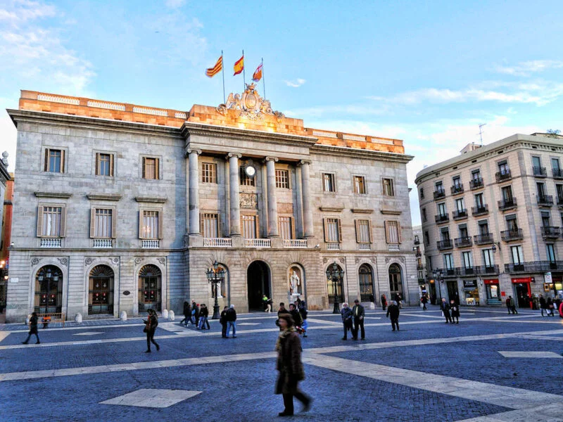 ▷ BARCELONA » Qué ver y hacer. 24 lugares imprescindibles Plaza Sant Jaume