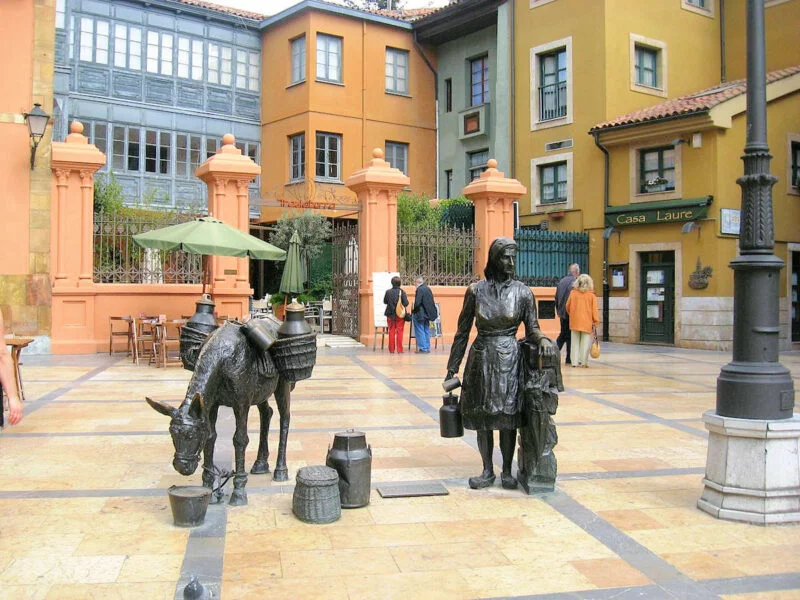 ▷ 13 Mejores Lugares QUE VER EN OVIEDO Plaza Trascorrales