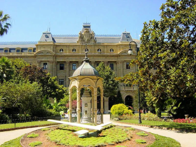 ▷ SAN SEBASTIÁN » Qué ver y hacer. 20 lugares imprescindibles Plaza de Guipúzcoa