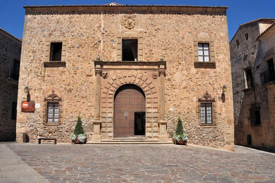 ▷ 15 Mejores Lugares QUE VER EN CÁCERES Plaza de Santa María en Cáceres