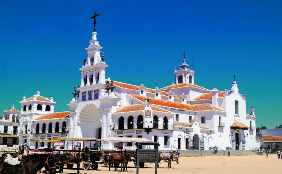 ▷ 13 Mejores Lugares QUE VER EN HUELVA Santuario de Nuestra Señora del Rocío