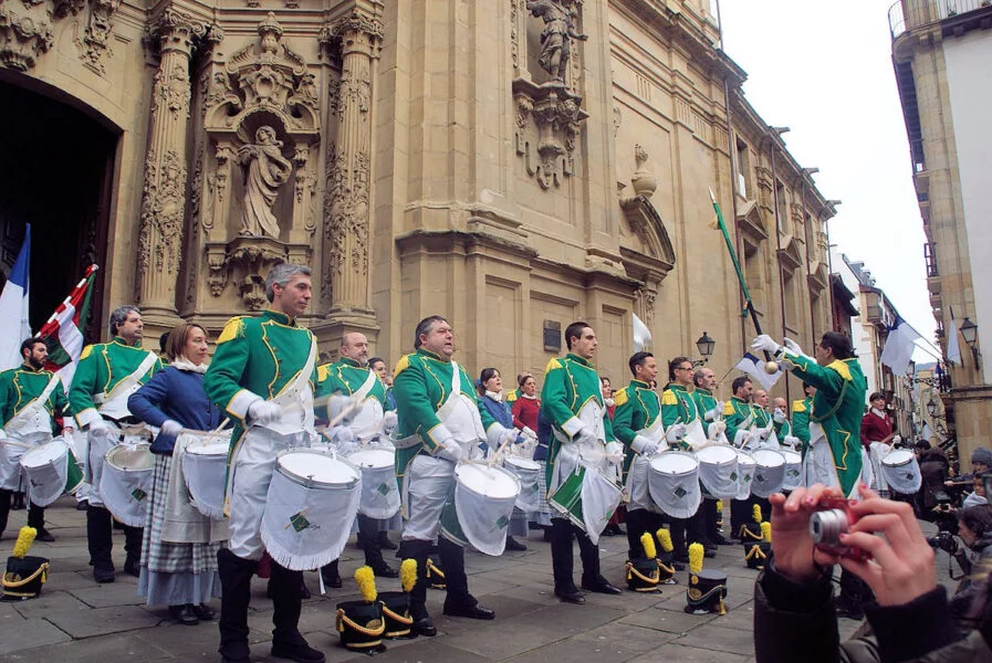 ▷ SAN SEBASTIÁN » Qué ver y hacer. 20 lugares imprescindibles Tamborrada en San Sebastián