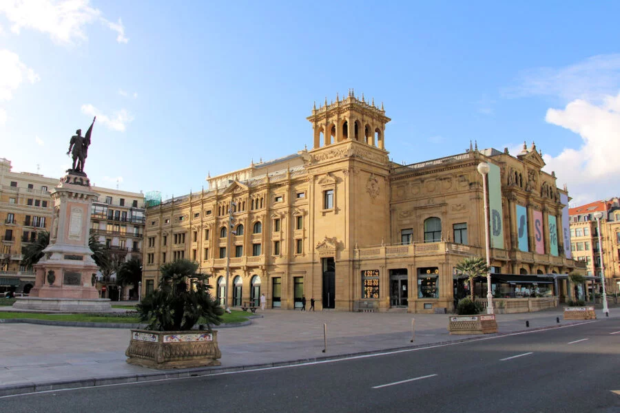 ▷ SAN SEBASTIÁN » Qué ver y hacer. 20 lugares imprescindibles Teatro Victoria Eugenia