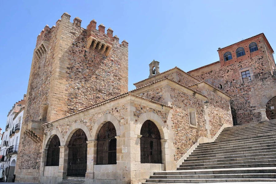 ▷ 15 Mejores Lugares QUE VER EN CÁCERES Torre de Bujaco