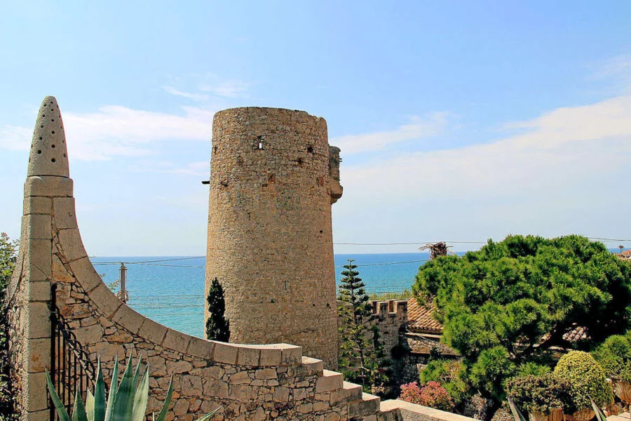 ▷ GARRAF » Qué ver y hacer. Pintoresca comarca catalana Torre de Garraf