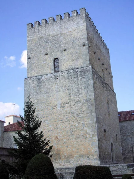 ▷ CALERUEGA » Qué ver y hacer. Pueblo de encanto e historia Torreón de los Guzmanes