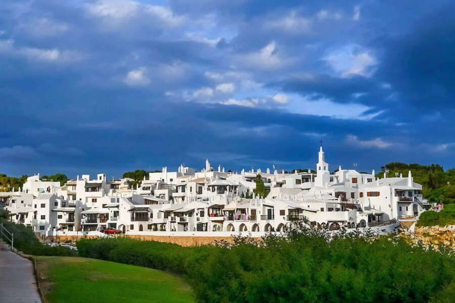 ▷ SANT LLUÍS » Qué ver y hacer. Poblado de origen francés Visita Sant Lluís en Menorca