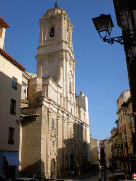 ▷ AÍNSA » Qué ver y hacer en esta preciosa villa oscense Basílica de San Lorenzo