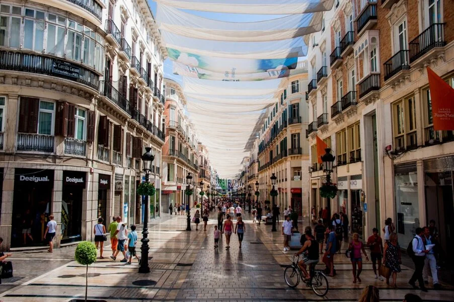 ▷ 17 Mejores Lugares QUE VER EN MÁLAGA Calle Marqués de Larios. Málaga
