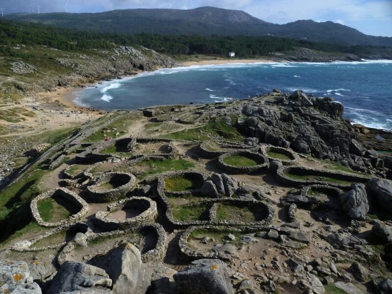 ▷ LAS 12 MEJORES PLAYAS DE LA CORUÑA + MAPA Praia Castro de Barona. A Coruña