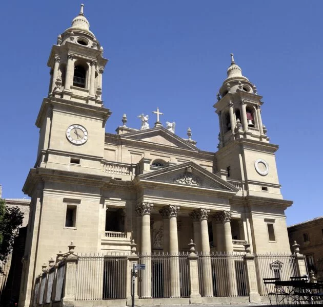 ▷ 14 Mejores Lugares QUE VER EN PAMPLONA Catedral de Pamplona