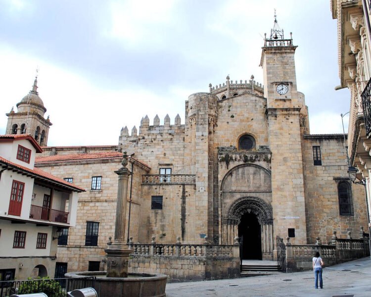 ▷ 10 Mejores Lugares QUE VER EN OURENSE Catedral de Ourense