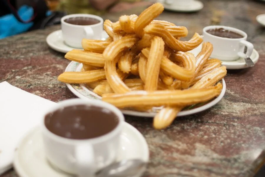 ▷ LIÉRGANES » Qué ver y hacer en la Comarca de Trasmiera Churros con chocolate