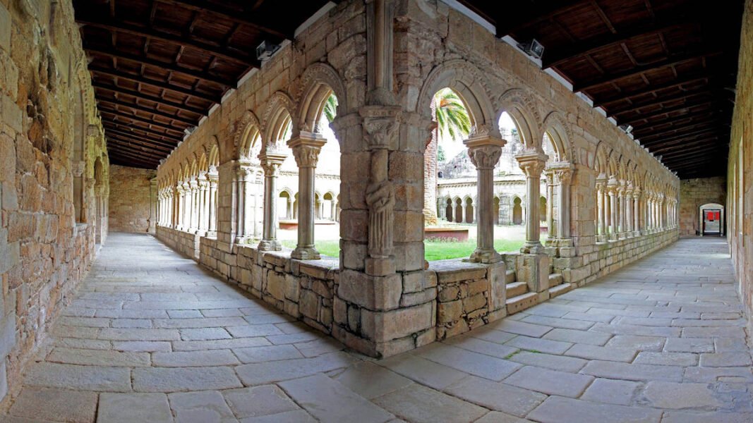 ▷ 10 Mejores Lugares QUE VER EN OURENSE Claustro de San Francisco