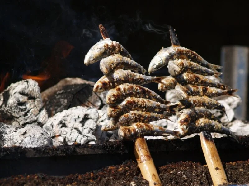 ▷ 17 Mejores Lugares QUE VER EN MÁLAGA Espetos de sardinas. Málaga