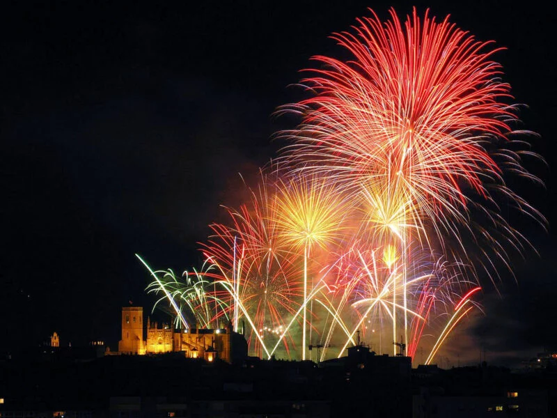 ▷ AÍNSA » Qué ver y hacer en esta preciosa villa oscense Fiestas de San Lorenzo en Huesca