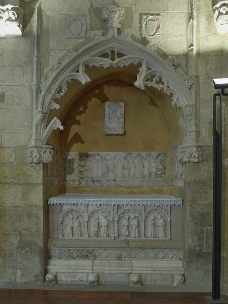 ▷ CANTAVIEJA » Qué ver y hacer en el Maestrazgo turolense Iglesia S.Miguel. Sepulcro de Funes. Cantavieja