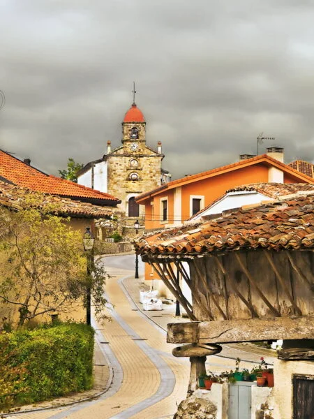 ▷ TORAZO » Qué ver y hacer en esta bonita villa montañesa Iglesia de San Martín el Real