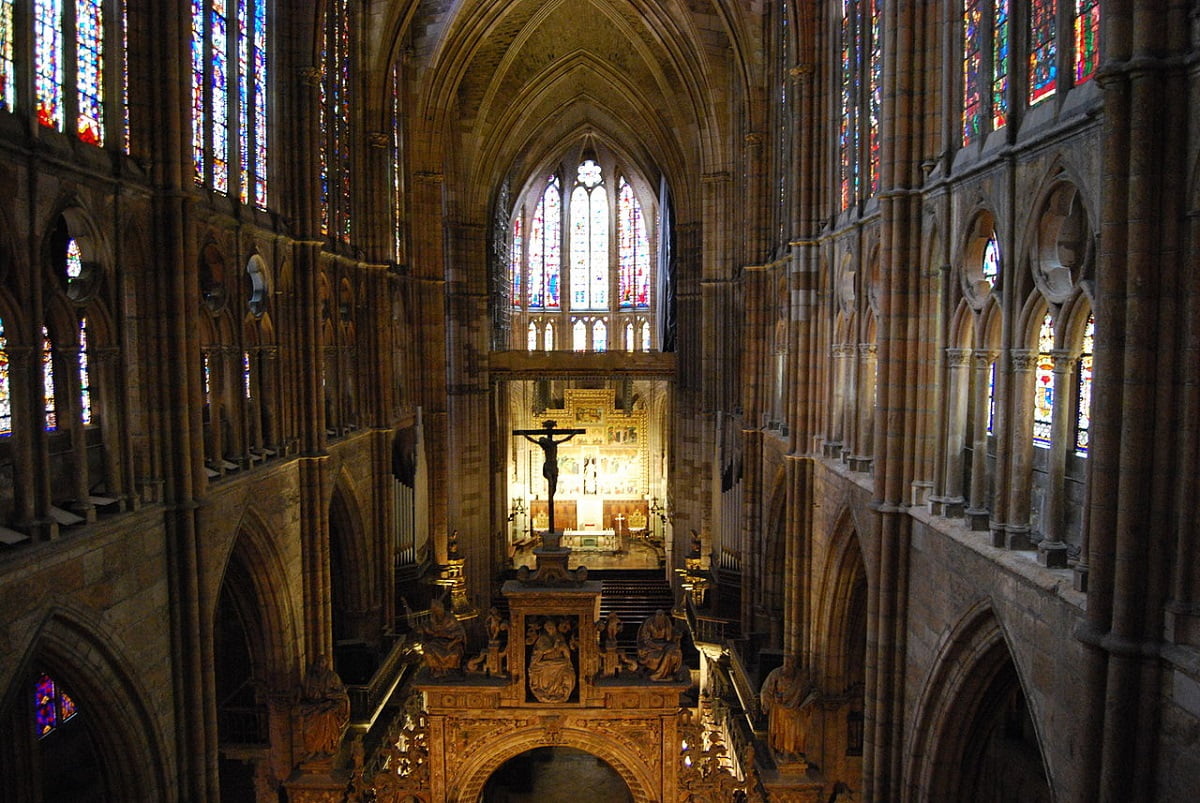 León