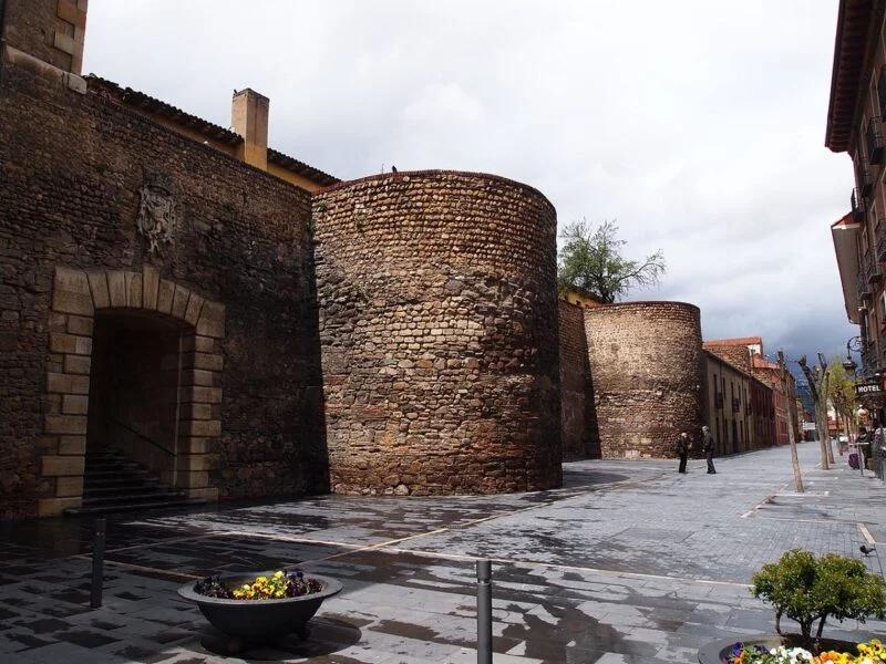 ▷ 11 Mejores Lugares QUE VER EN LEÓN Murallas romanas de León