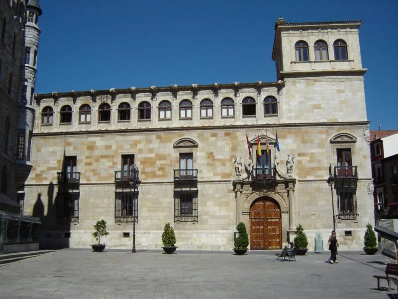 ▷ 11 Mejores Lugares QUE VER EN LEÓN Palacio de los Guzmanes Leon