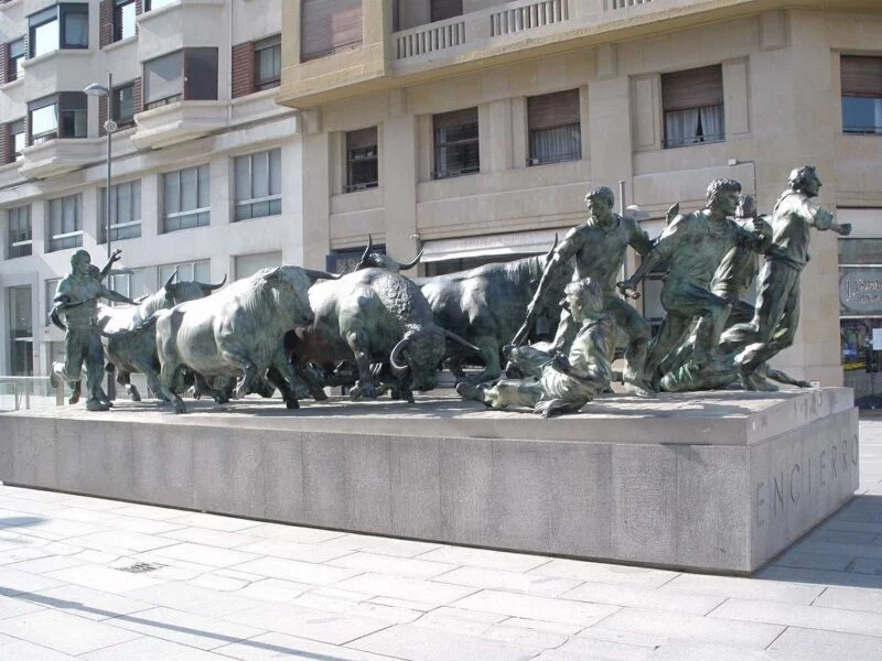 ▷ 14 Mejores Lugares QUE VER EN PAMPLONA Monumento al Encierro.Pamplona