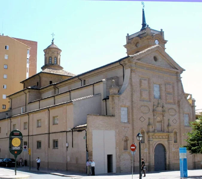 ▷ AÍNSA » Qué ver y hacer en esta preciosa villa oscense Parroquia de Santo Domingo y San Martín