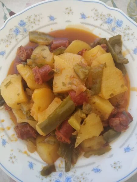 ▷ 15 Mejores Lugares QUE VER EN LOGROÑO Patatas a la riojana. Plato típico . Logroño
