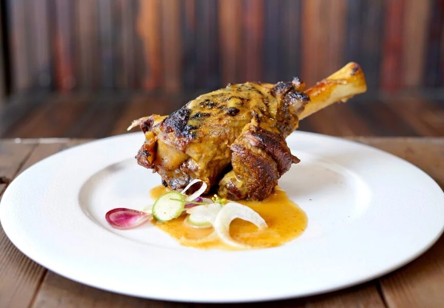 ▷ RODA DE ISÁBENA » Qué ver y hacer. "Joya del medioevo" Ternasco plato típico Roda de Isábena Huesca