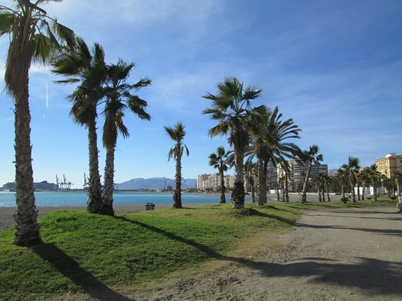 ▷ 17 Mejores Lugares QUE VER EN MÁLAGA playa de la Caleta. Málaga