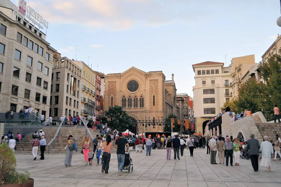▷ 13 Mejores Lugares QUE VER EN LLEIDA Plaza del Sant Joan