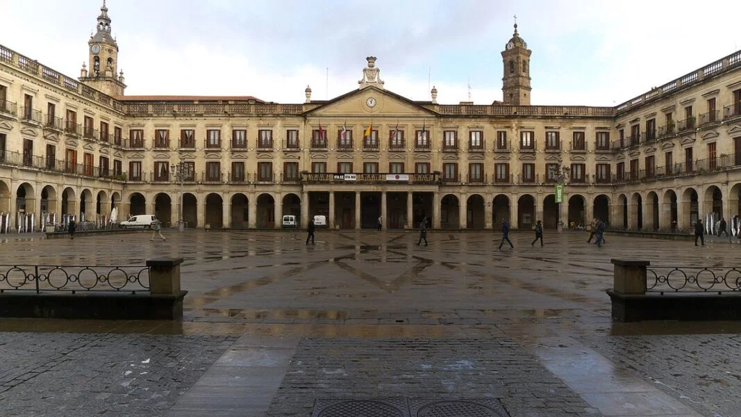 ▷ 25 Mejores Lugares QUE VER EN VITORIA Plaza de España Vitoria