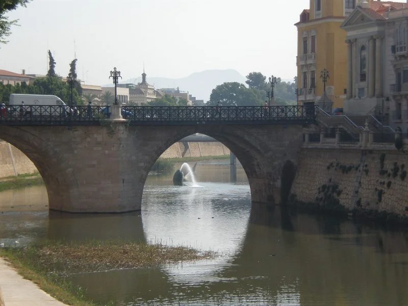 ▷ 14 Mejores Lugares QUE VER EN MURCIA Puente viejo en el casco antiguo de Murcia