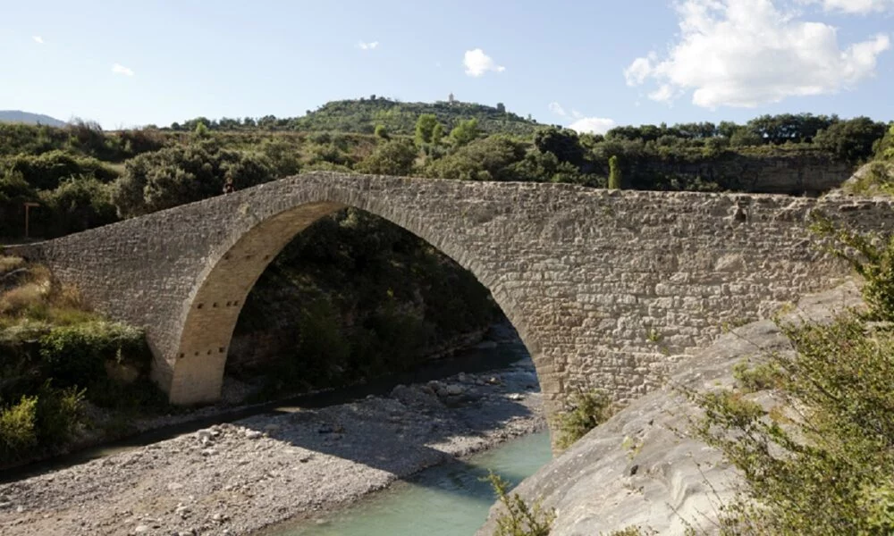 ▷ RODA DE ISÁBENA » Qué ver y hacer. "Joya del medioevo" Puente medieval Roda de Isábena Huesca