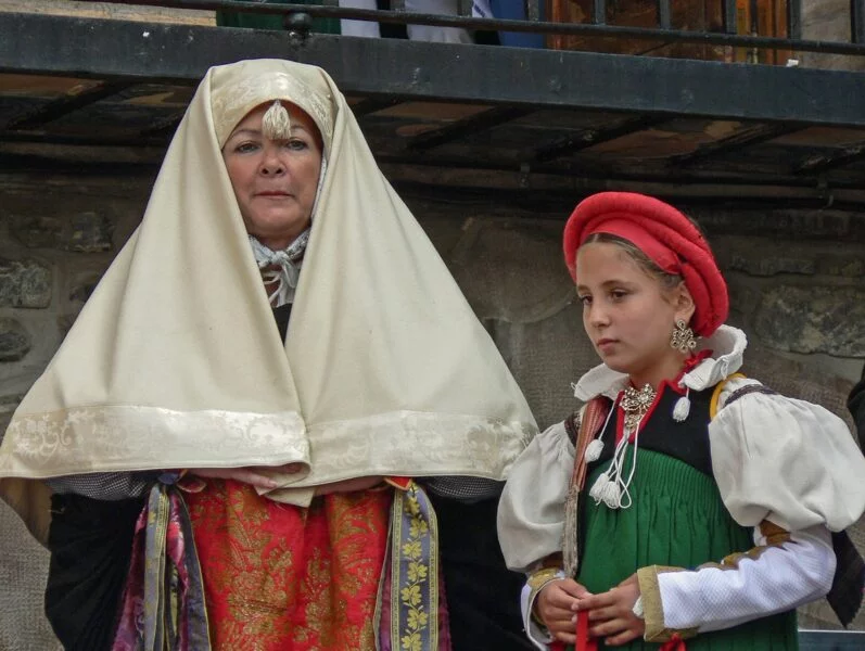 ▷ ANSÓ » Qué ver y hacer. Pueblo de gran cultura y tradición Traje típico ansotano